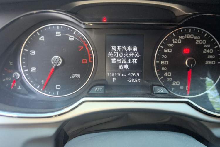 Used Audi A4L 2013 35 TFSI Automatic Standard Model Odometer Close Up