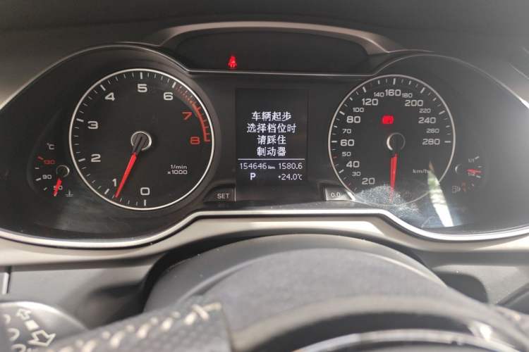 Used Audi A4L 2013 35 TFSI Automatic Standard Model Odometer Close Up