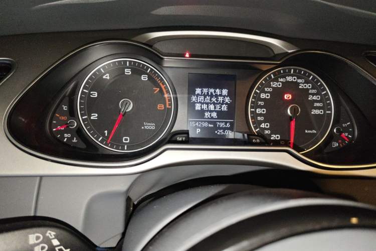 Used Audi A4L 2013 35 TFSI Automatic Comfort Model Odometer Close Up