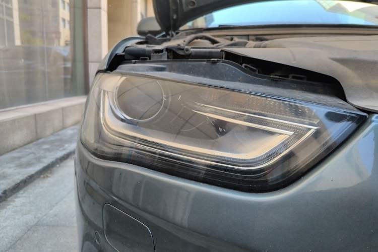 Used Audi A4L 2013 35 TFSI Automatic Standard Model Right Front Headlight