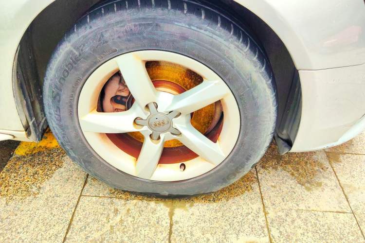 Used Audi A4L 2013 35 TFSI Automatic Standard Model Right Front Wheel Hub