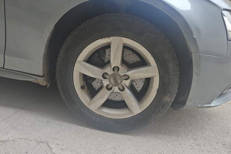 Used Audi A4L 2013 30 TFSI Automatic Comfort Model Right Front Wheel Hub