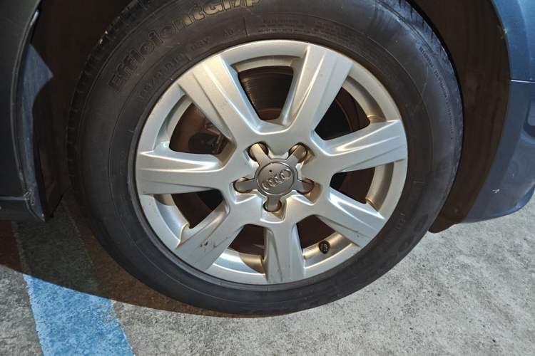 Used Audi A4L 2013 35 TFSI Automatic Standard Model Right Front Wheel Hub