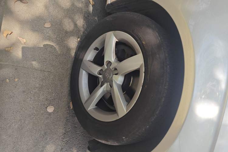 Used Audi A4L 2013 35 TFSI Automatic Comfort Model Right Front Wheel Hub
