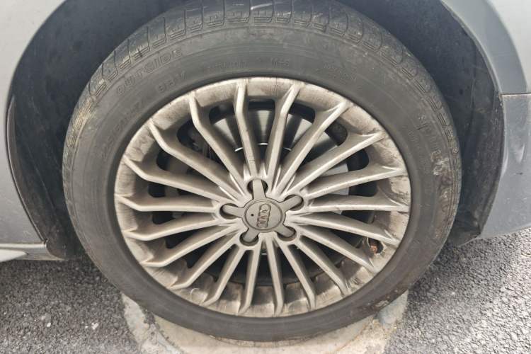 Used Audi A4L 2013 35 TFSI Automatic Technology Edition Right Front Wheel Hub