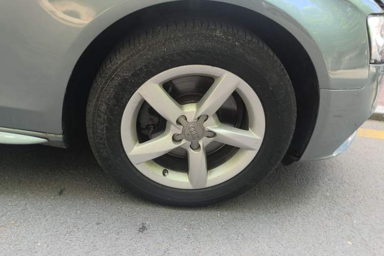 Used Audi A4L 2013 35 TFSI Automatic Standard Model Right Front Wheel Hub