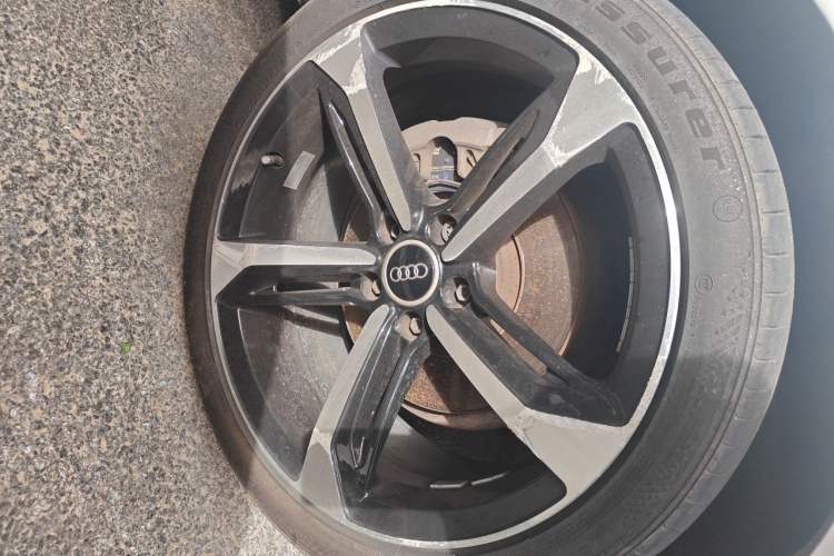 Used Audi A4L 2013 35 TFSI Automatic Standard Model Right Front Wheel Hub