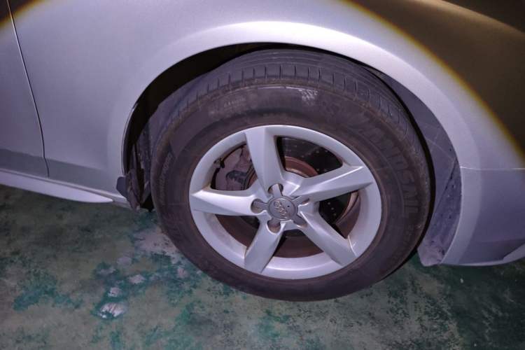 Used Audi A4L 2013 35 TFSI Automatic Comfort Model Right Front Wheel Hub