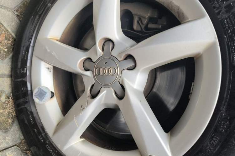 Used Audi A4L 2013 35 TFSI Automatic Standard Model Right Front Wheel Hub