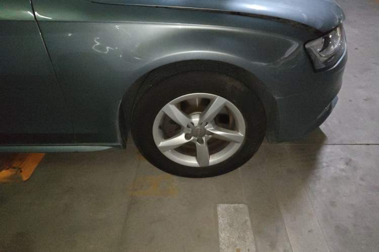 Used Audi A4L 2013 35 TFSI Automatic Comfort Model Right Front Wheel Hub