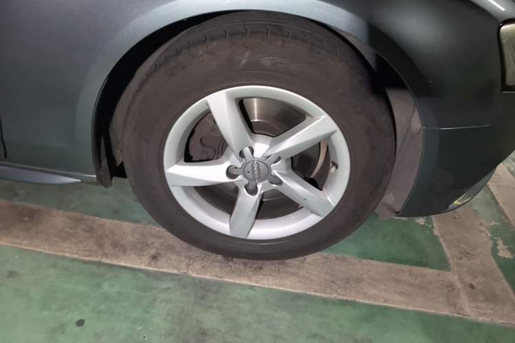 Used Audi A4L 2013 35 TFSI Automatic Standard Model Right Front Wheel Hub