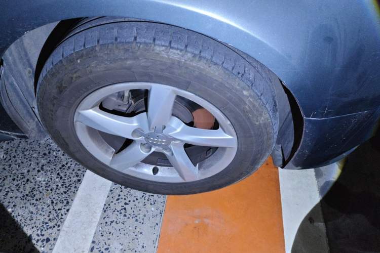Used Audi A4L 2013 35 TFSI Automatic Comfort Model Right Front Wheel Hub
