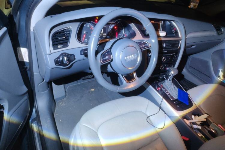 Used Audi A4L 2013 35 TFSI Automatic Standard Model Steering Wheel