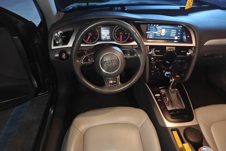 Used Audi A4L 2013 35 TFSI Automatic Standard Model Steering Wheel