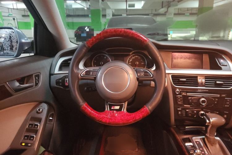 Used Audi A4L 2013 35 TFSI Automatic Comfort Model Steering Wheel
