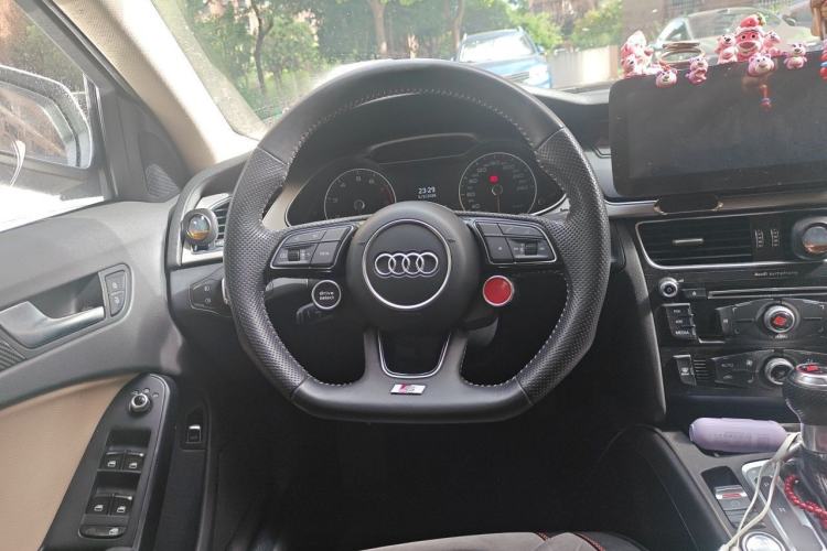 Used Audi A4L 2013 35 TFSI Automatic Standard Model Steering Wheel