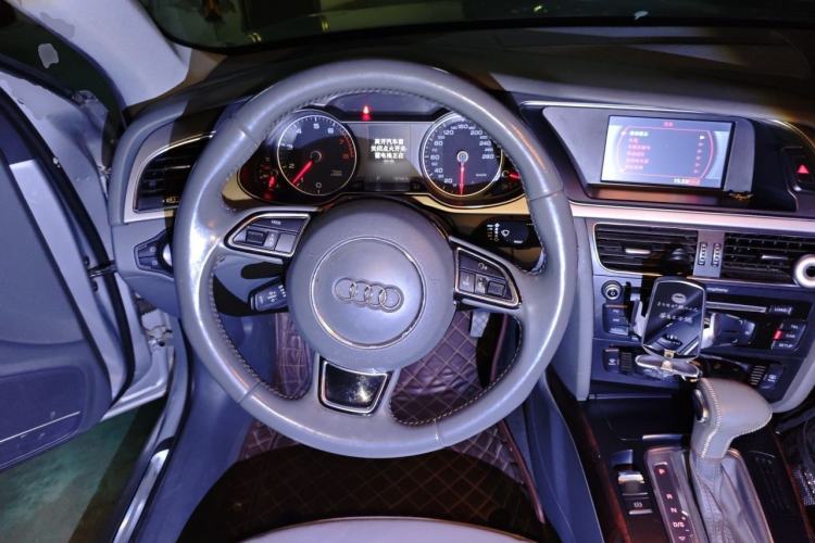 Used Audi A4L 2013 35 TFSI Automatic Comfort Model Steering Wheel
