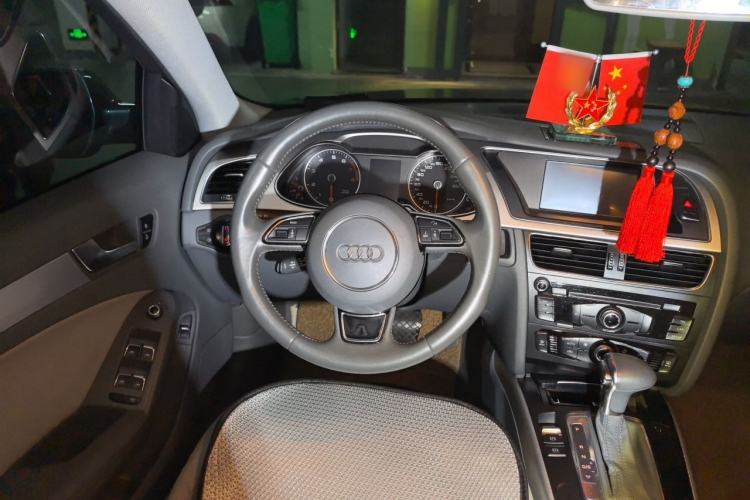 Used Audi A4L 2013 35 TFSI Automatic Standard Model Steering Wheel