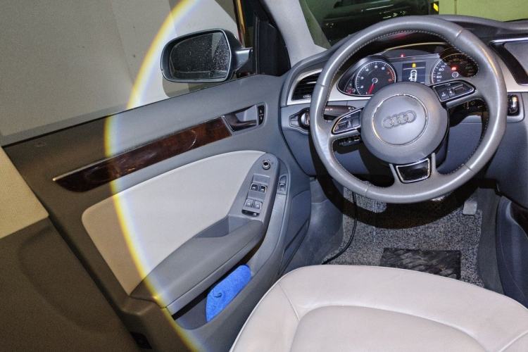 Used Audi A4L 2013 35 TFSI Automatic Comfort Model Steering Wheel
