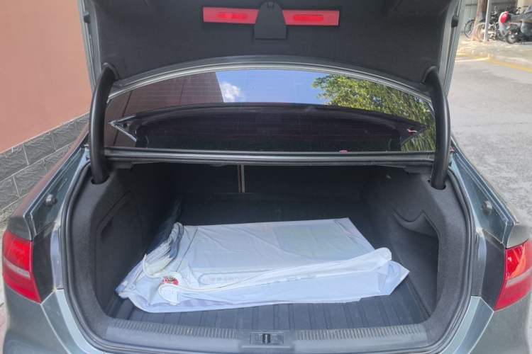 Used Audi A4L 2013 35 TFSI Automatic Standard Model Trunk