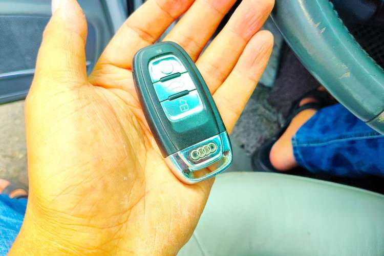 Used Audi A4L 2013 35 TFSI Automatic Standard Model Vehicle Key