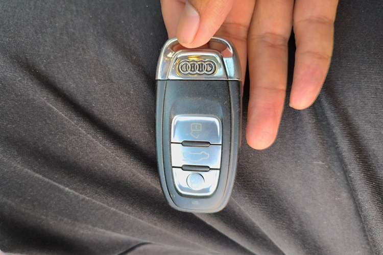 Used Audi A4L 2013 35 TFSI Automatic Standard Model Vehicle Key