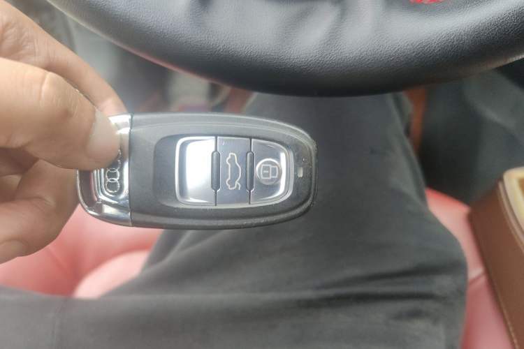 Used Audi A4L 2013 35 TFSI Automatic Standard Model Vehicle Key