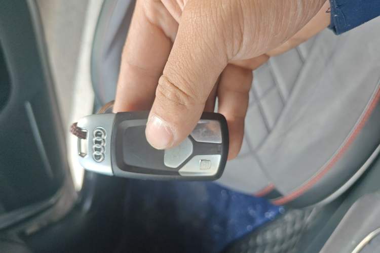 Used Audi A4L 2013 35 TFSI Automatic Standard Model Vehicle Key