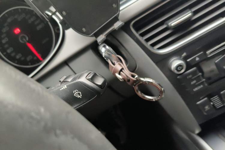 Used Audi A4L 2013 35 TFSI Automatic Standard Model Vehicle Key