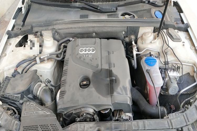 Used Audi A4L 2013 35 TFSI Automatic Standard Model Engine Bay