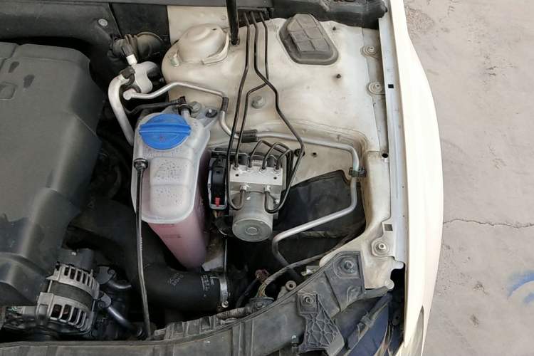 Used Audi A4L 2013 35 TFSI Automatic Standard Model Engine Bay Left