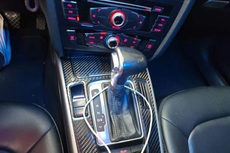 Used Audi A4L 2013 35 TFSI Automatic Standard Model Gear Lever