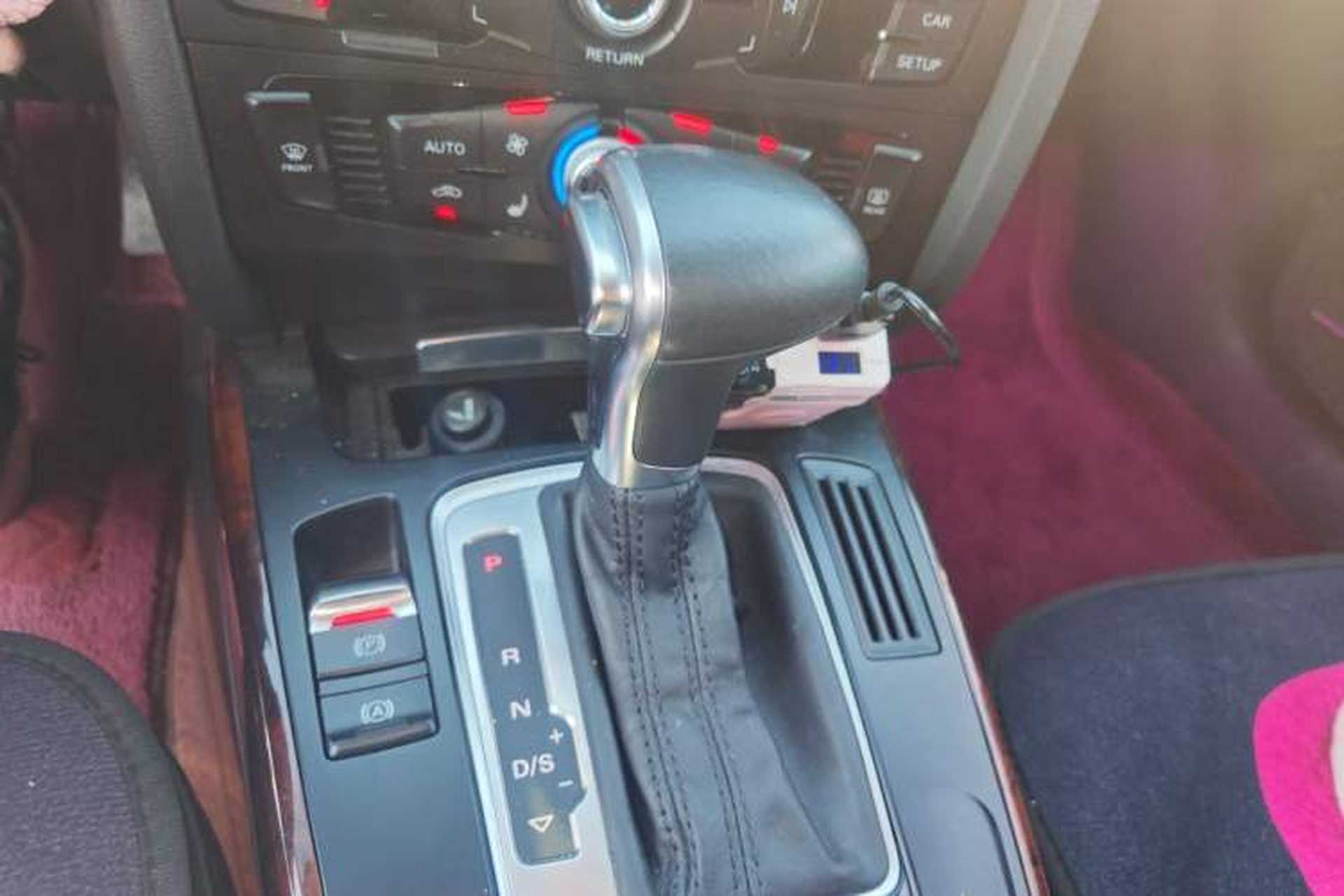 Used Audi A4L 2013 35 TFSI Automatic Comfort Model Gear Lever