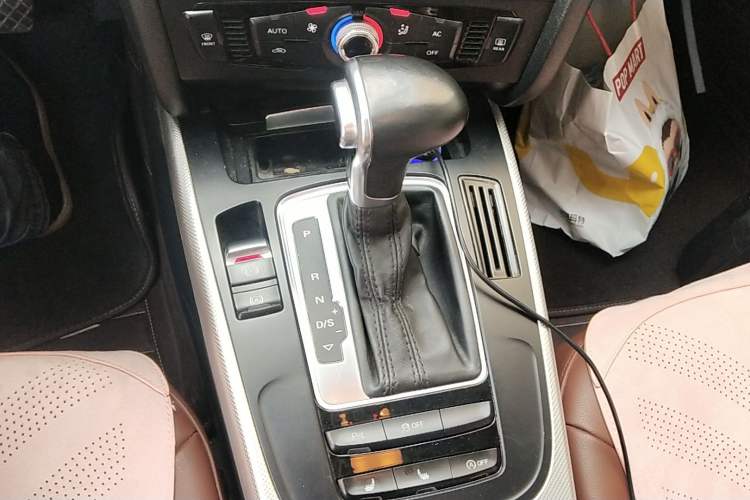 Used Audi A4L 2013 35 TFSI Automatic Standard Model Gear Lever