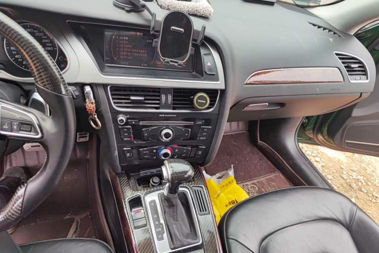 Used Audi A4L 2013 35 TFSI Automatic Comfort Model Audio And AC Panel
