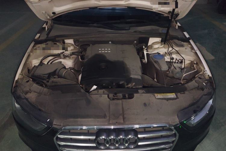 Used Audi A4L 2013 35 TFSI Automatic Standard Model Engine Bay