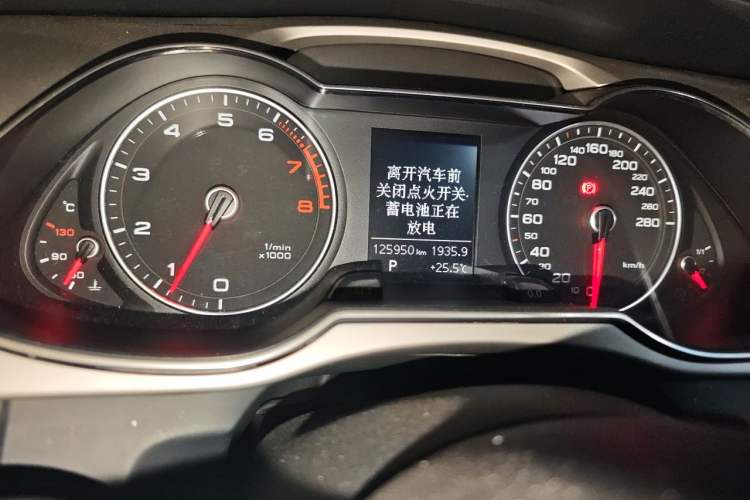 Used Audi A4L 2013 35 TFSI Automatic Standard Model Odometer Close Up