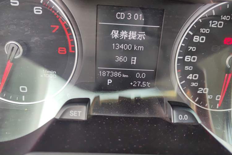 Used Audi A4L 2013 35 TFSI Automatic Comfort Model Odometer Close Up