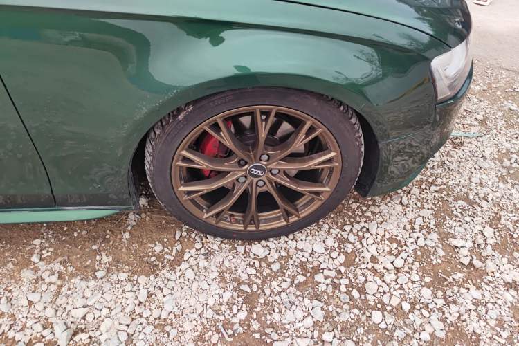 Used Audi A4L 2013 35 TFSI Automatic Comfort Model Right Front Wheel Hub