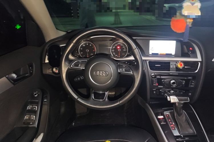 Used Audi A4L 2013 35 TFSI Automatic Standard Model Steering Wheel