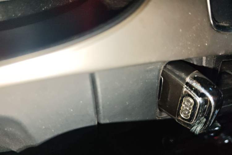 Used Audi A4L 2013 35 TFSI Automatic Standard Model Vehicle Key