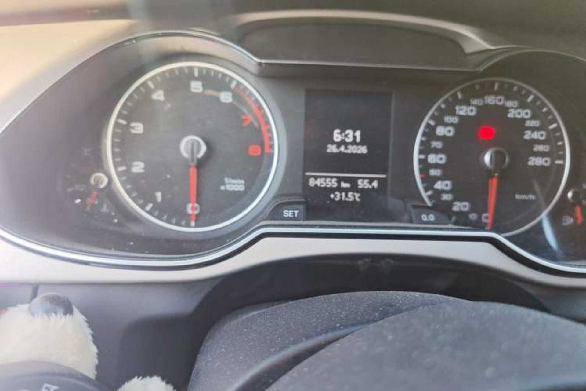 Used Audi A4L 2013 35 TFSI Automatic Comfort Model Odometer Close Up