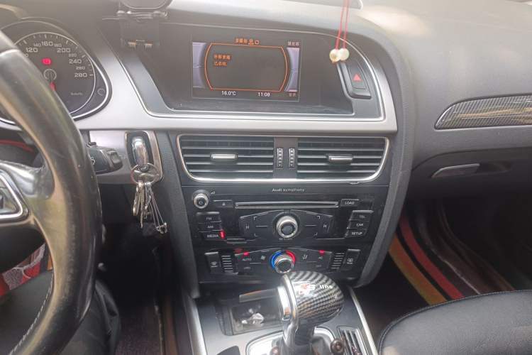 Used Audi A4L 2013 35 TFSI Automatic Standard Model Audio And AC Panel