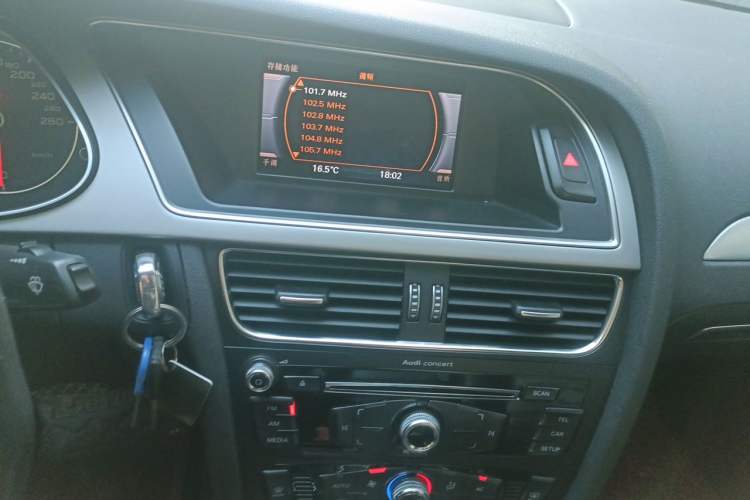 Used Audi A4L 2013 40 TFSI quattro Individual Sport Edition Audio And AC Panel