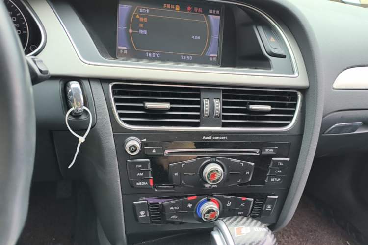 Used Audi A4L 2013 40 TFSI quattro Individual Sport Edition Audio And AC Panel