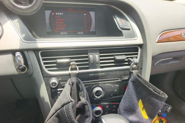 Used Audi A4L 2013 35 TFSI Automatic Standard Model Audio And AC Panel