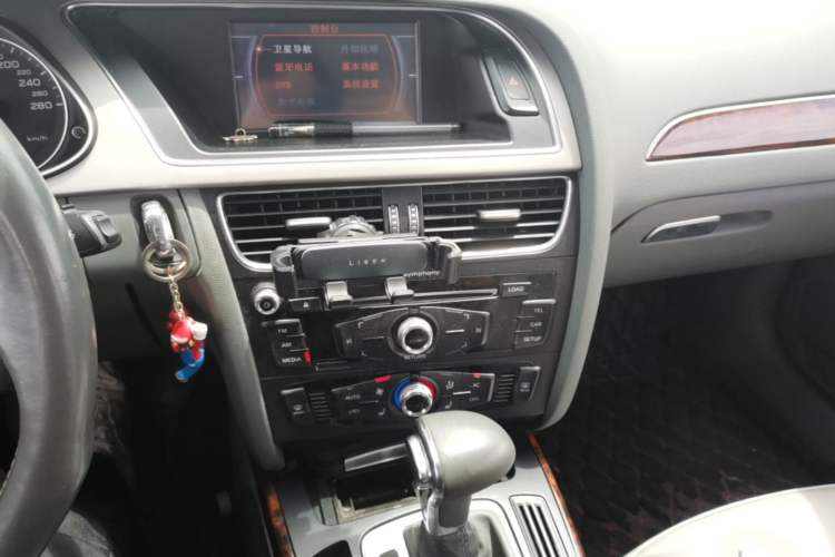 Used Audi A4L 2013 35 TFSI Automatic Comfort Model Audio And AC Panel