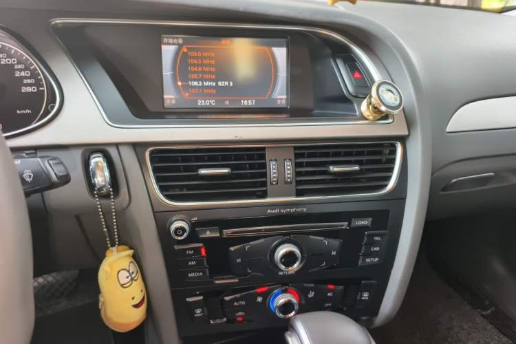 Used Audi A4L 2013 35 TFSI Automatic Standard Model Audio And AC Panel