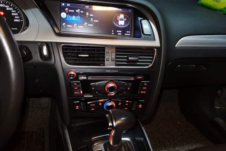 Used Audi A4L 2013 40 TFSI quattro Individual Sport Edition Audio And AC Panel