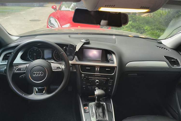 Used Audi A4L 2013 35 TFSI Automatic Standard Model Center Console
